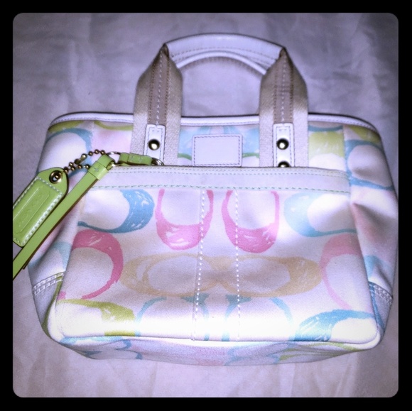 Coach Hamptons Scribble Tote No. M05M-201 - Picture 1 of 4